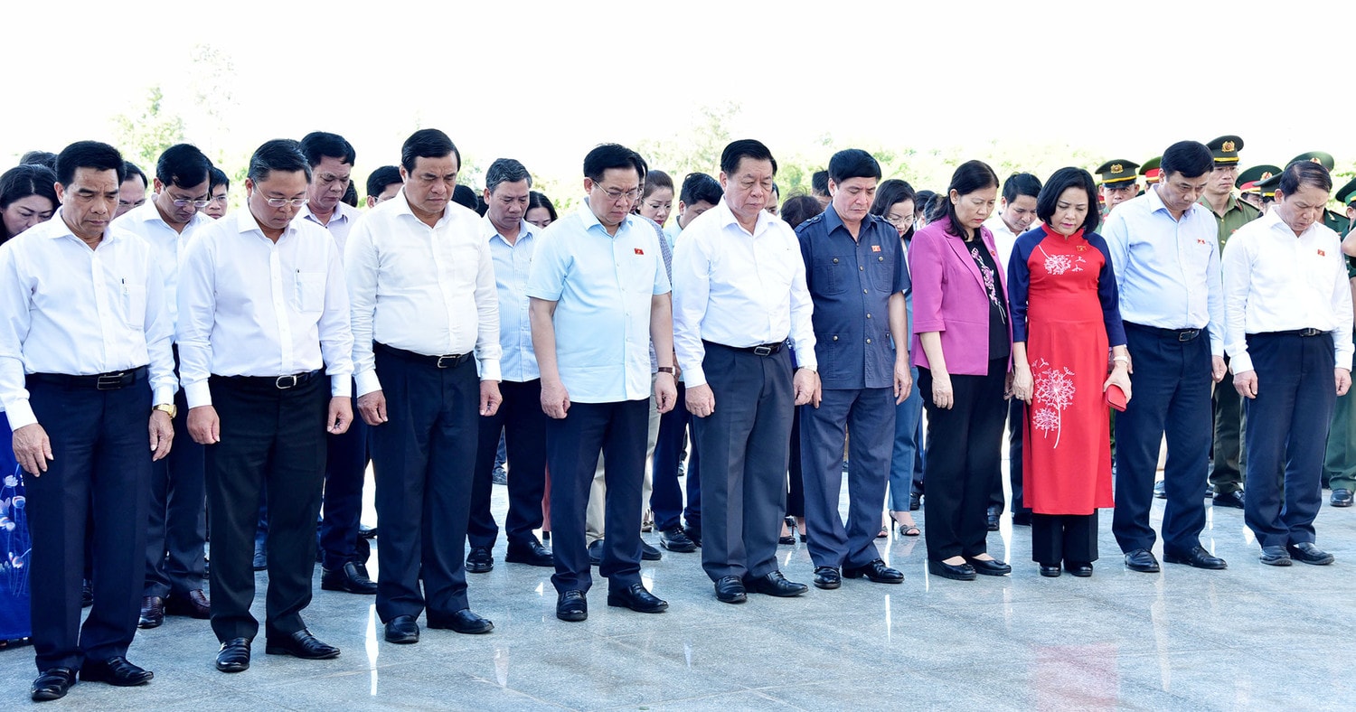 Chủ tịch Quốc hội Vương Đình Huệ gặp mặt người có công, thân nhân liệt sỹ tiêu biểu tỉnh Quảng Nam -0