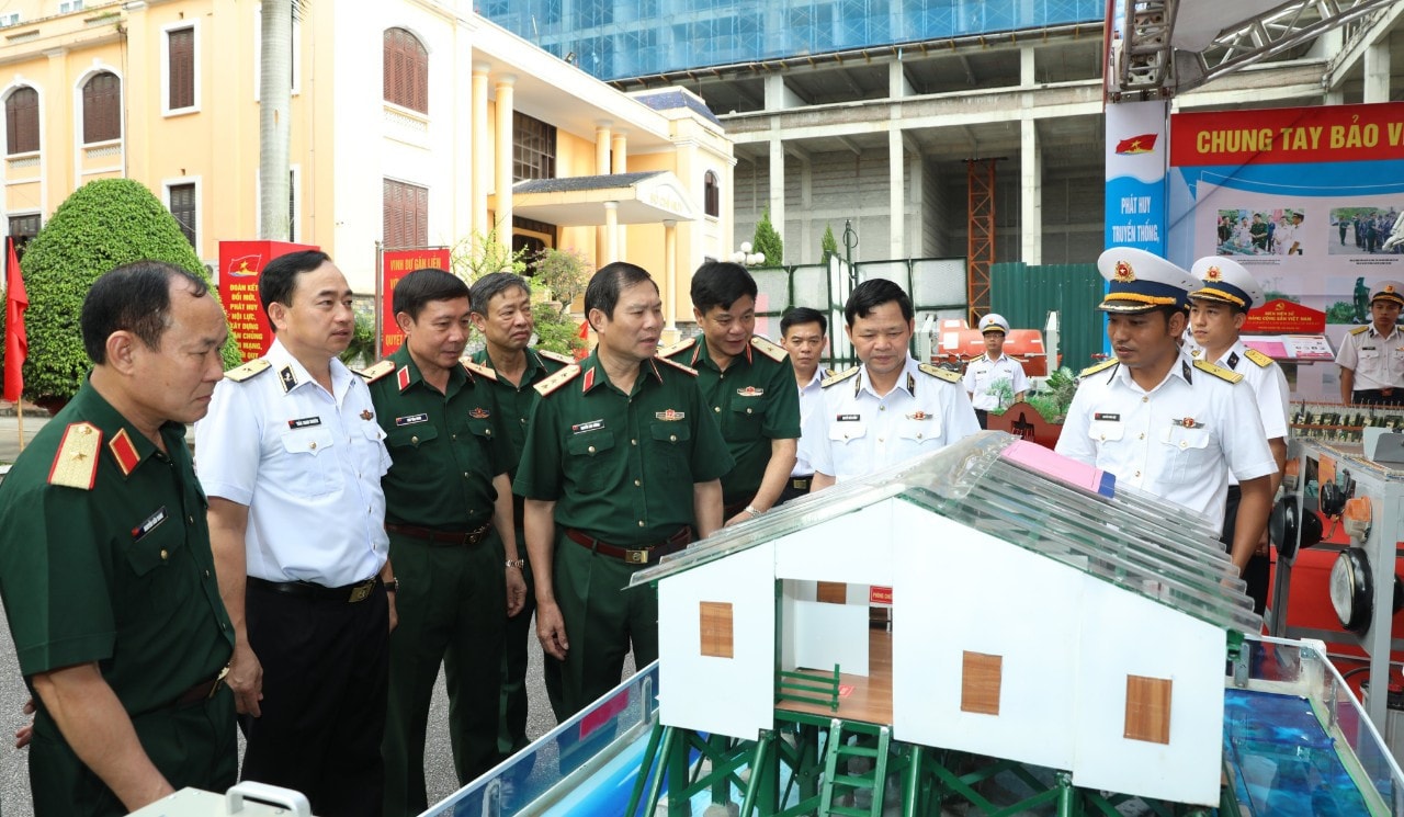 Thượng tướng Nguyễn Tân Cương dự và chỉ đạo Hội nghị tổng kết thực hiện Nghị quyết số 765 tại Quân chủng Hải quân -0