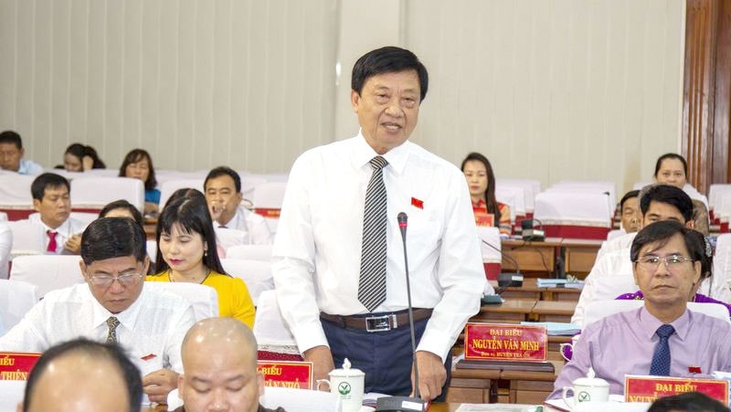 Tập trung tháo gỡ khó khăn cho ngành y tế, du lịch