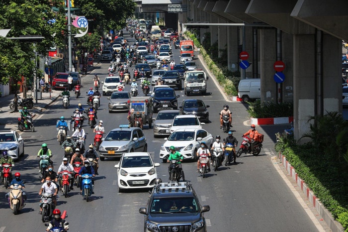 Hà Nội phân làn cứng tách ô tô, xe máy trên đường Nguyễn Trãi từ 6.8 -0