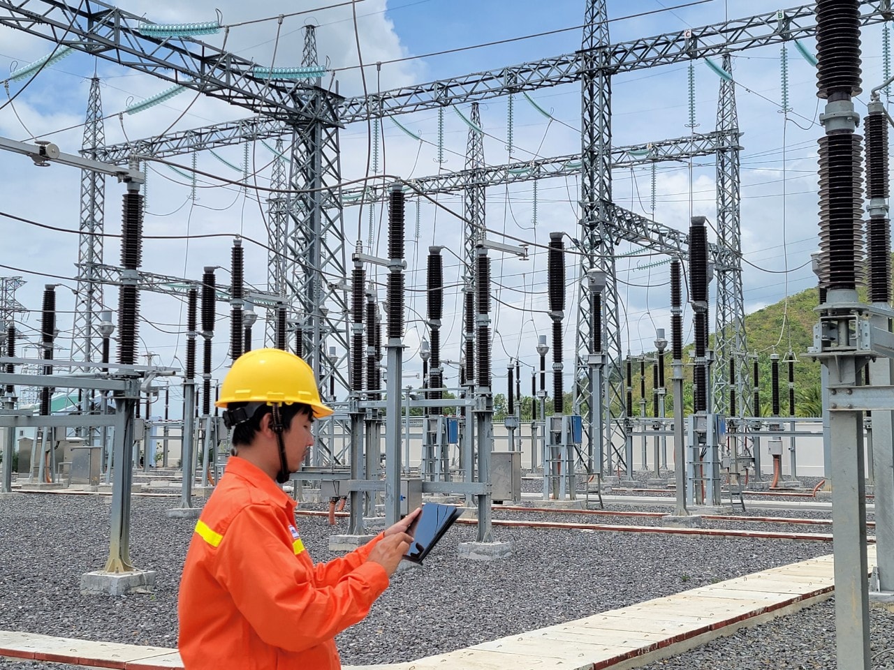 Bảo đảm vận hành an toàn, ổn định lưới điện truyền tải 