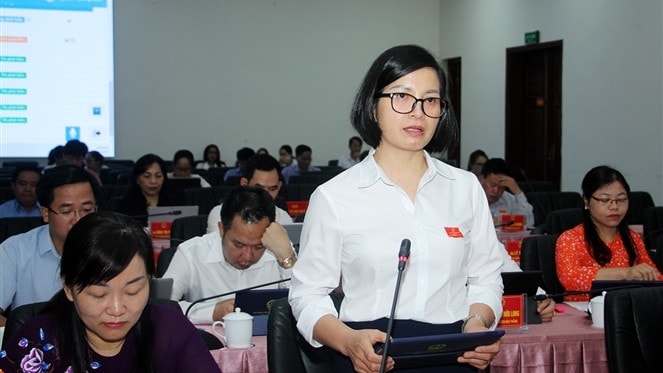 Đại biểu thảo luận tại kỳ họp