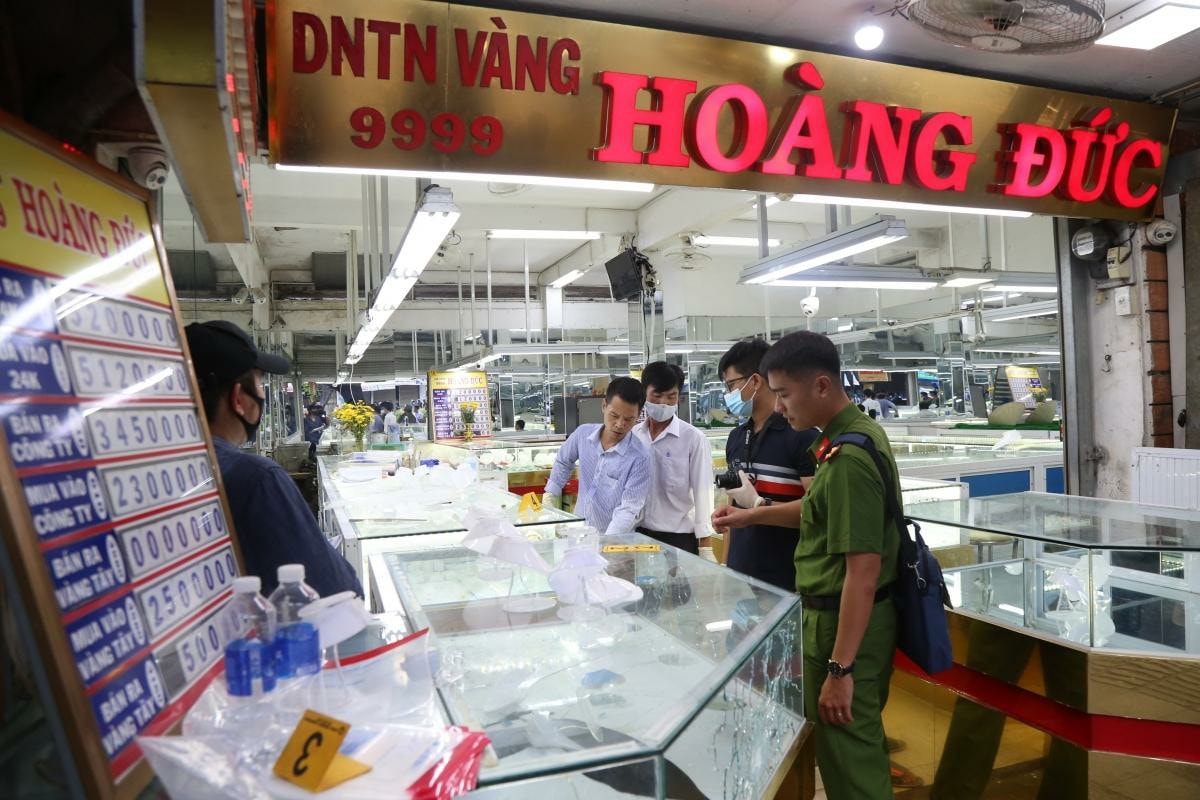 Vụ nổ súng cướp tiệm vàng ở chợ Đông: Ba Đã có người dân nhặt được vàng đến giao nộp -0