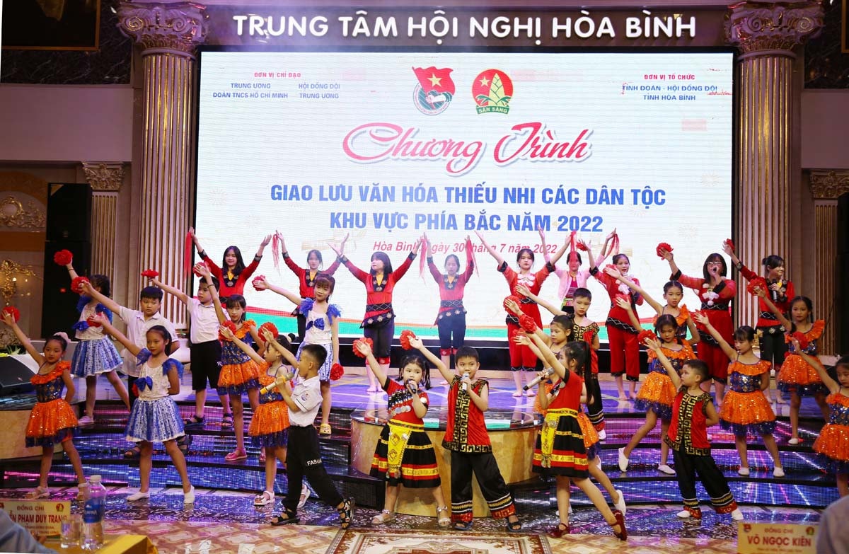 Thiếu nhi các dân tộc Hòa Bình giao lưu nghệ thuật tại chương trình - Nguồn: www.baohoabinh.com.vn