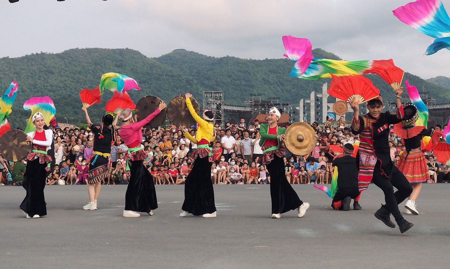 Khai mạc Carnival 2022 và khám phá “Hòa Bình - Thanh âm xứ Mường” -0