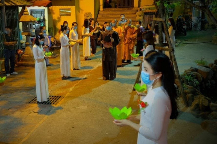 Không giắt tiền vào tượng Phật, không lạm dụng vàng mã, đồ mã -0