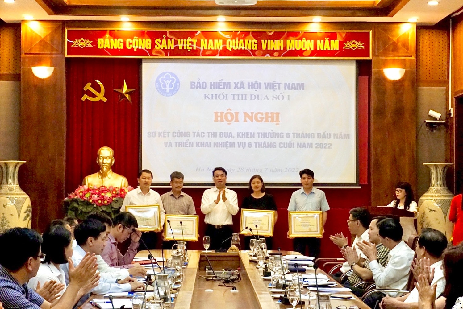 Nâng cao chất lượng công tác thi đua khen thưởng -0
