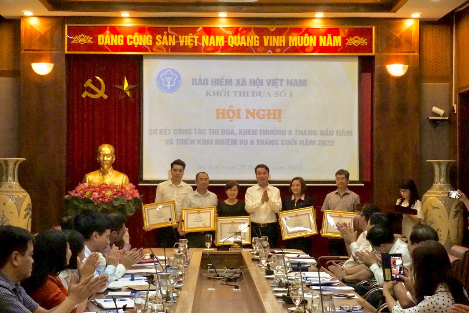 Nâng cao chất lượng công tác thi đua khen thưởng -0