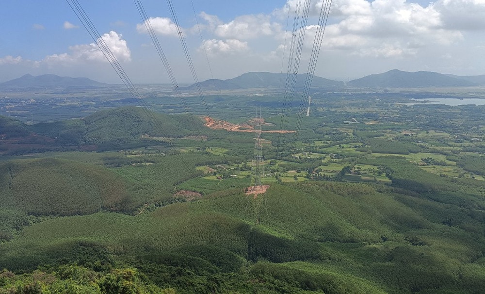 Đoạn tuyến đường dây 500kV Vũng Áng - Quảng Trạch hoàn thành đóng điện