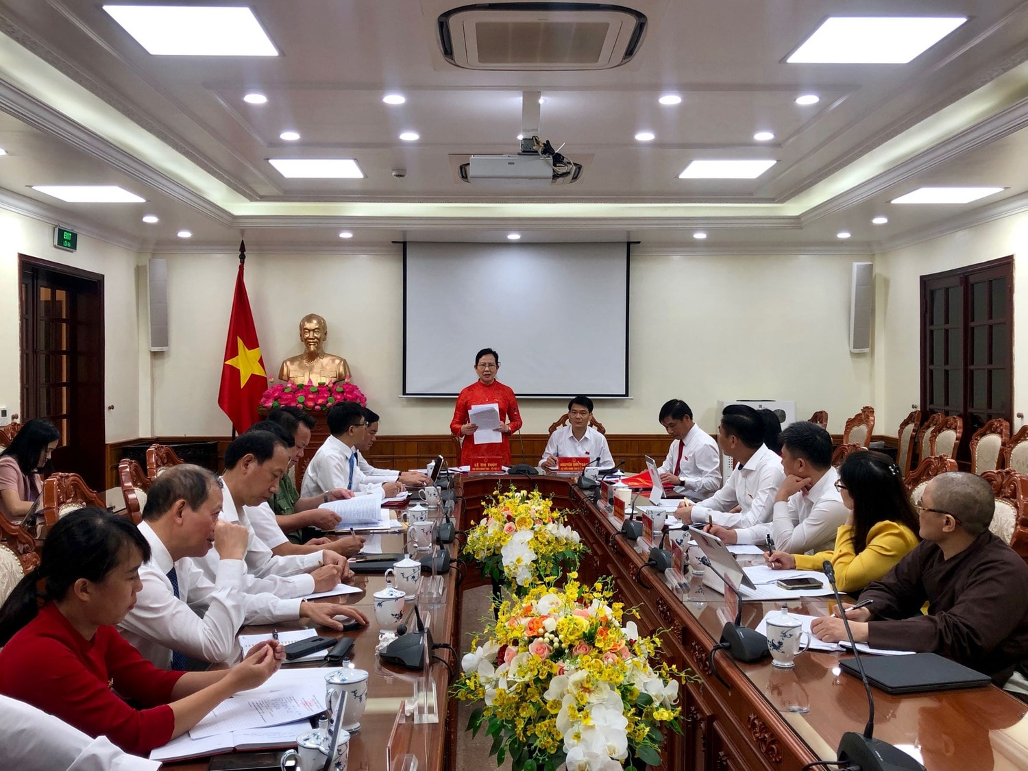 Bí thư Tỉnh ủy, Chủ tịch HĐND tỉnh Lê Thị Thủy phát biểu chỉ đạo tại tổ thảo luận Cần đổi mới, sáng tạo trong thực hiện nhiệm vụ cải cách hành chính -0