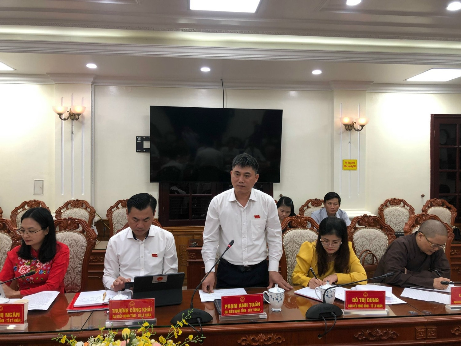 Đại biểu phát biểu tại phiên thảo luận tổ Cần đổi mới, sáng tạo trong thực hiện nhiệm vụ cải cách hành chính -0