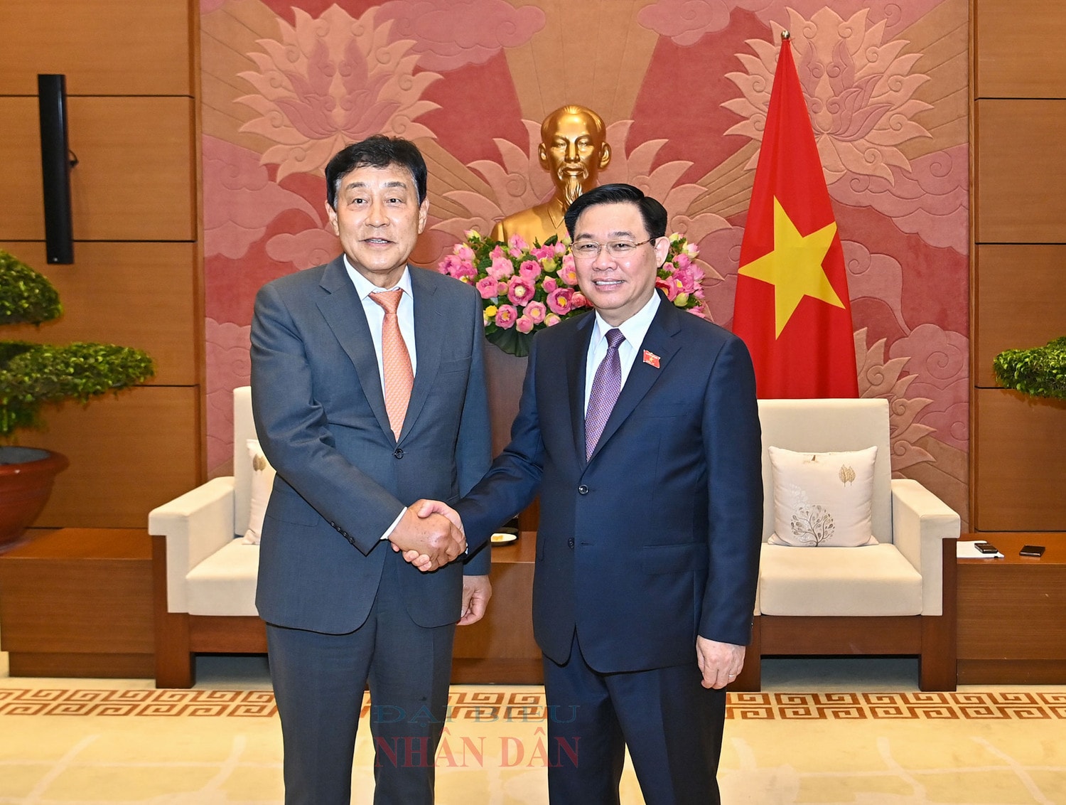 Chủ tịch Quốc hội Vương Đình Huệ tiếp lãnh đạo Tập đoàn Tài chính Hana Hàn Quốc -0