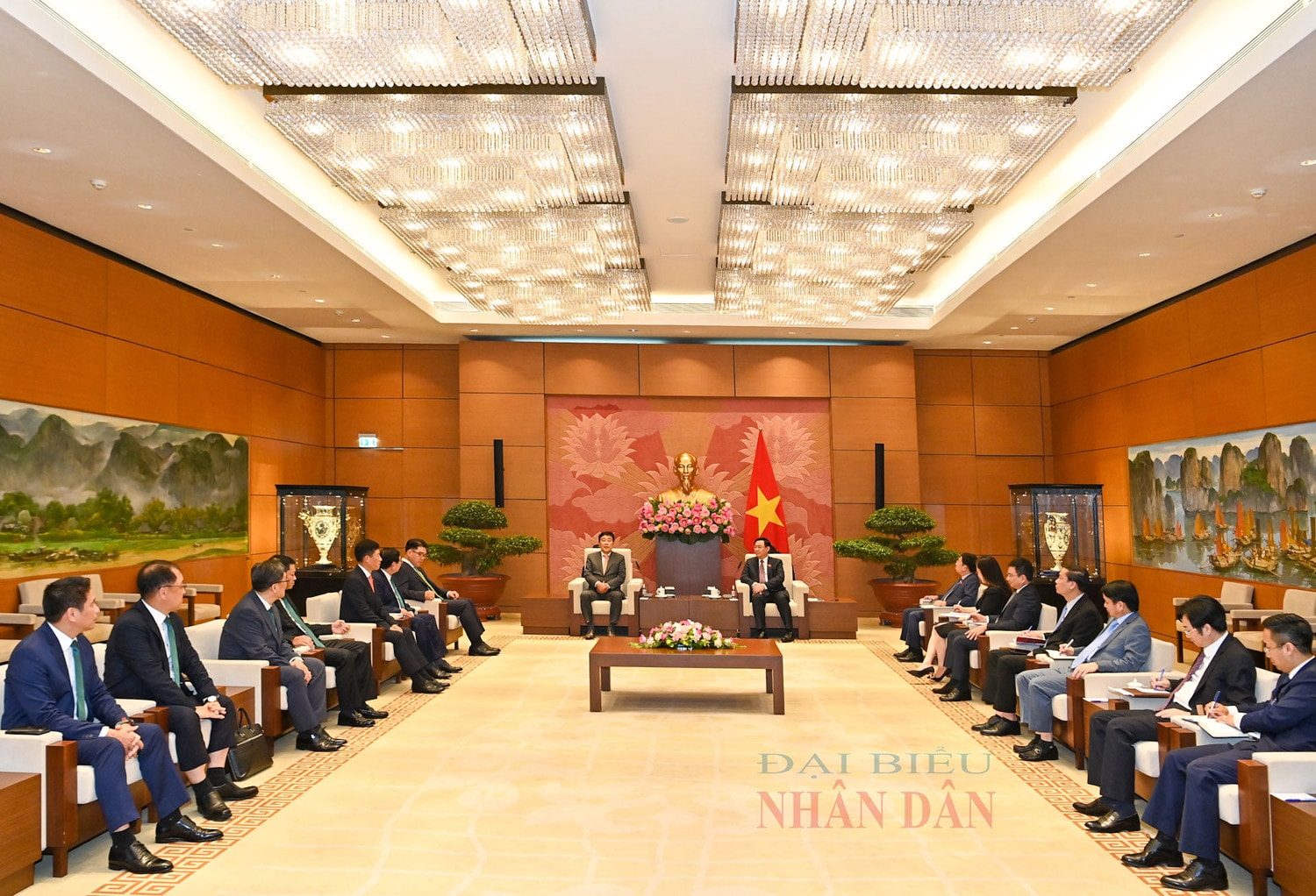Chủ tịch Quốc hội Vương Đình Huệ tiếp lãnh đạo Tập đoàn Tài chính Hana Hàn Quốc -0