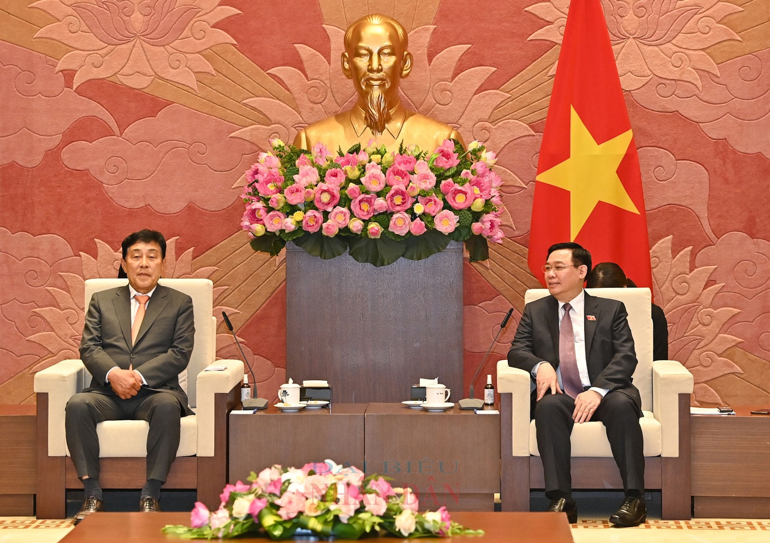 Chủ tịch Quốc hội Vương Đình Huệ tiếp lãnh đạo Tập đoàn Tài chính Hana Hàn Quốc -0