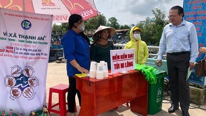 Xã Thạnh An thực hiện nhiều giải pháp để giảm túi nilon khó phân hủy. Nguồn: ITN