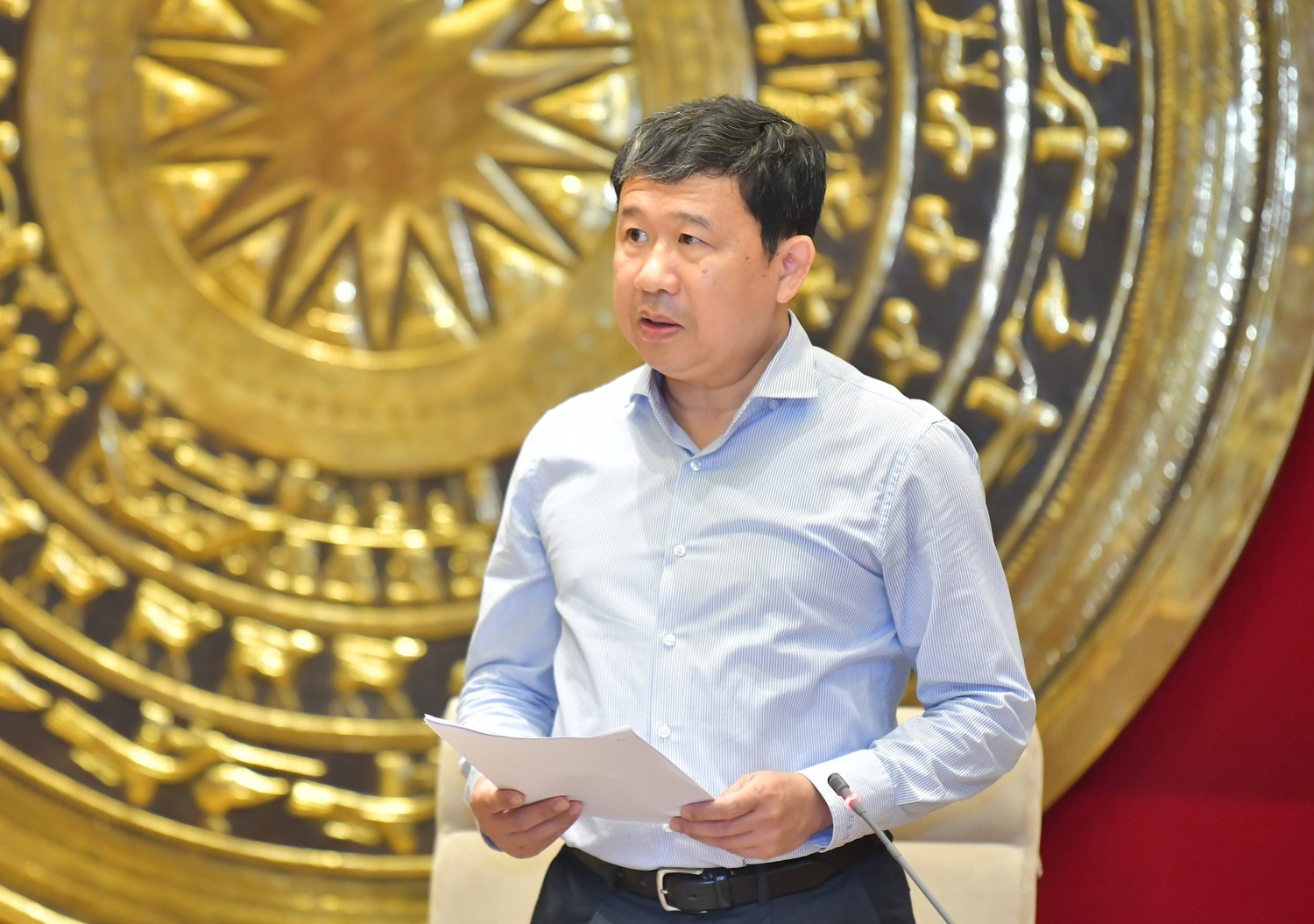 Chủ nhiệm Ủy ban Đối ngoại Vũ Hải Hà báo cáo kết quả hoạt động của Ủy ban Đối ngoại 6 tháng đầu năm 2022 và phương hướng, nhiệm vụ trọng tâm 6 tháng cuối năm 2022 - ảnh: Thanh Chi 