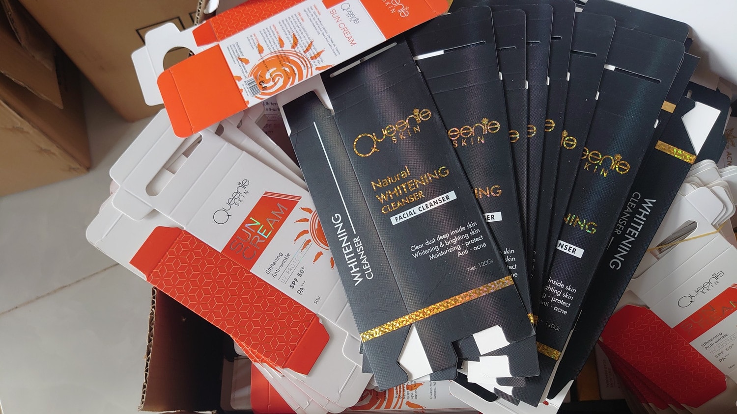 Thu giữ kho hàng mỹ phẩm có dấu hiệu làm giả thương hiệu Queen Skin -0