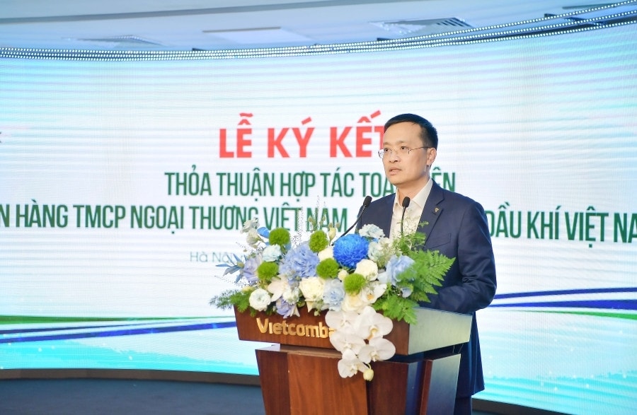 Petrovietnam và Vietcombank ký kết thỏa thuận hợp tác toàn diện -0