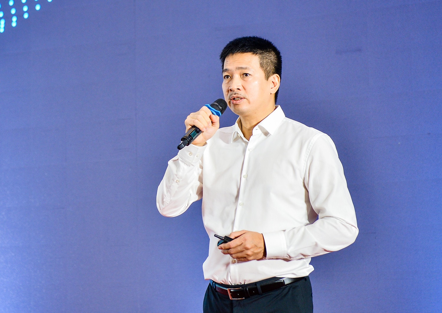 Phó Chủ tịch Thường trực Hiệp hội Blockchain Việt Nam Phan Đức Trung trình bày tham luận tại hội thảo - ảnh: Thanh Chi 
