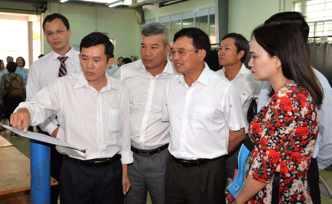 Phát huy sáng kiến, rèn luyện tay nghề -0