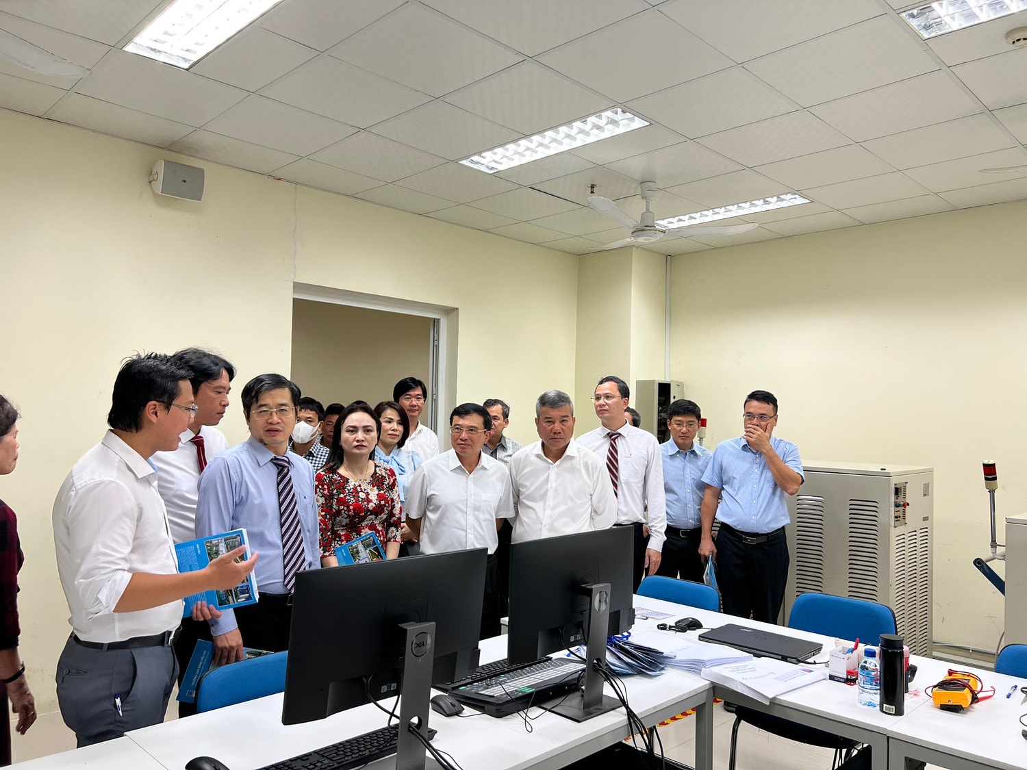 Phát huy sáng kiến, rèn luyện tay nghề -0