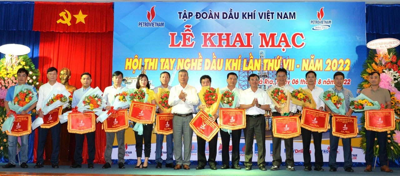 Phát huy sáng kiến, rèn luyện tay nghề -0