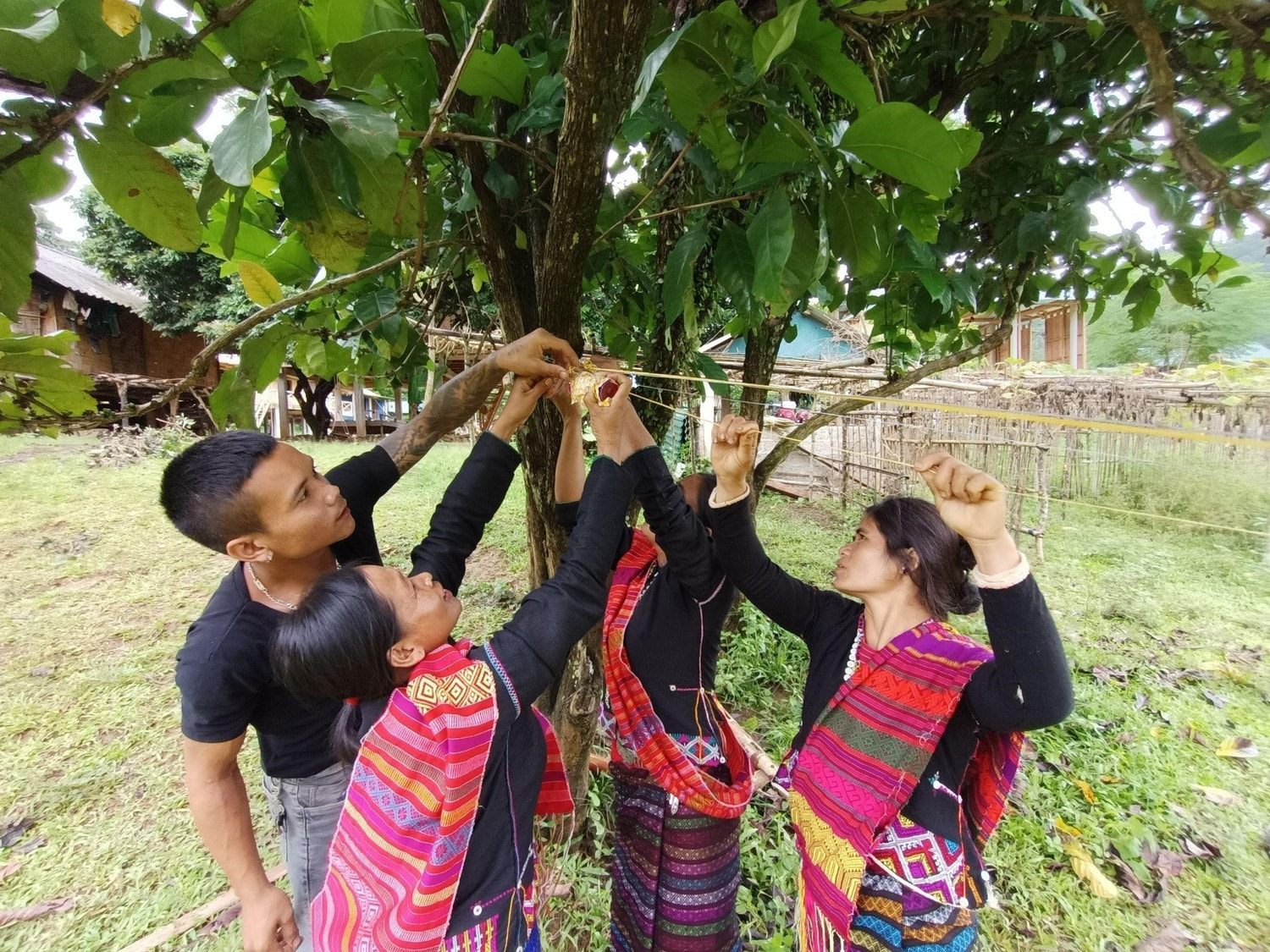 Nâng cao năng lực làm du lịch sinh thái cho cộng đồng dân tộc thiểu số -0