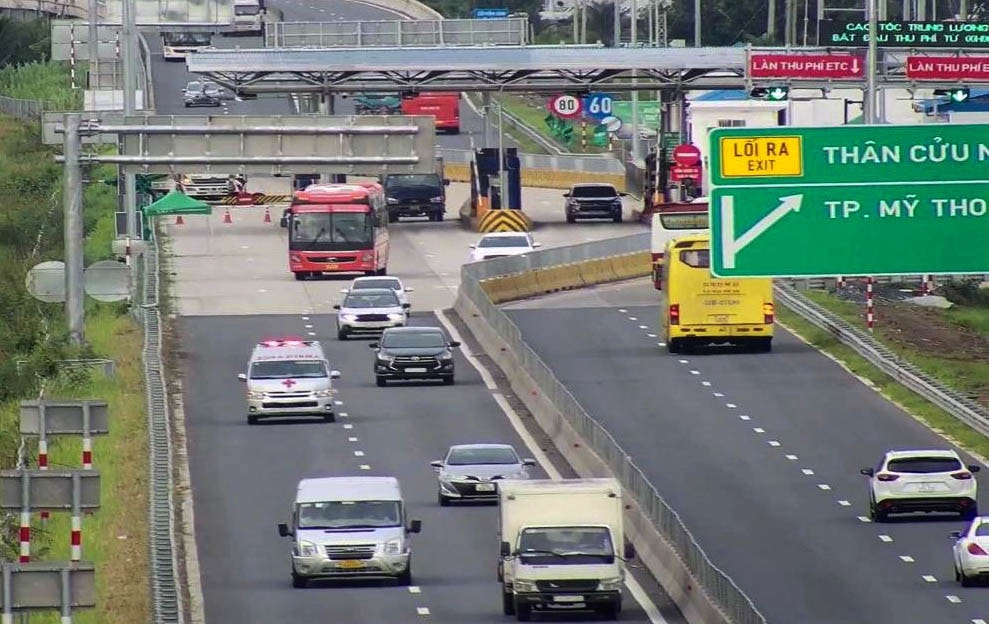Hơn 32.500 lượt xe lưu thông trên cao tốc Trung Lương - Mỹ Thuận trong 2 ngày thu phí -0