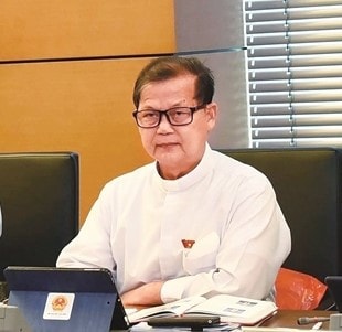 ĐBQH, Linh mục Nguyễn Văn Liễn - Ảnh: Q.Khánh