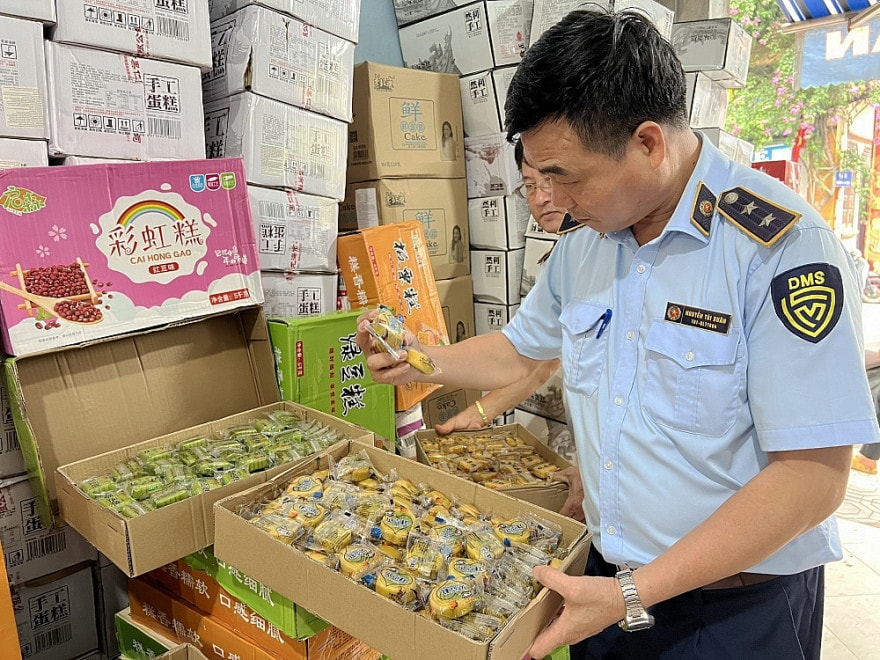 Hà Nội: Phát hiện và thu giữ gần 11.000 chiếc bánh trung thu không có nguồn gốc -0