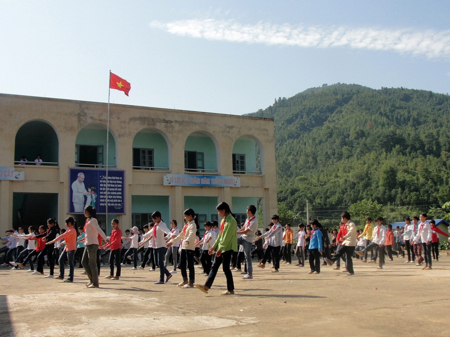Miễn học phí học sinh THCS cần sự đồng hành của đại biểu Quốc hội! -0