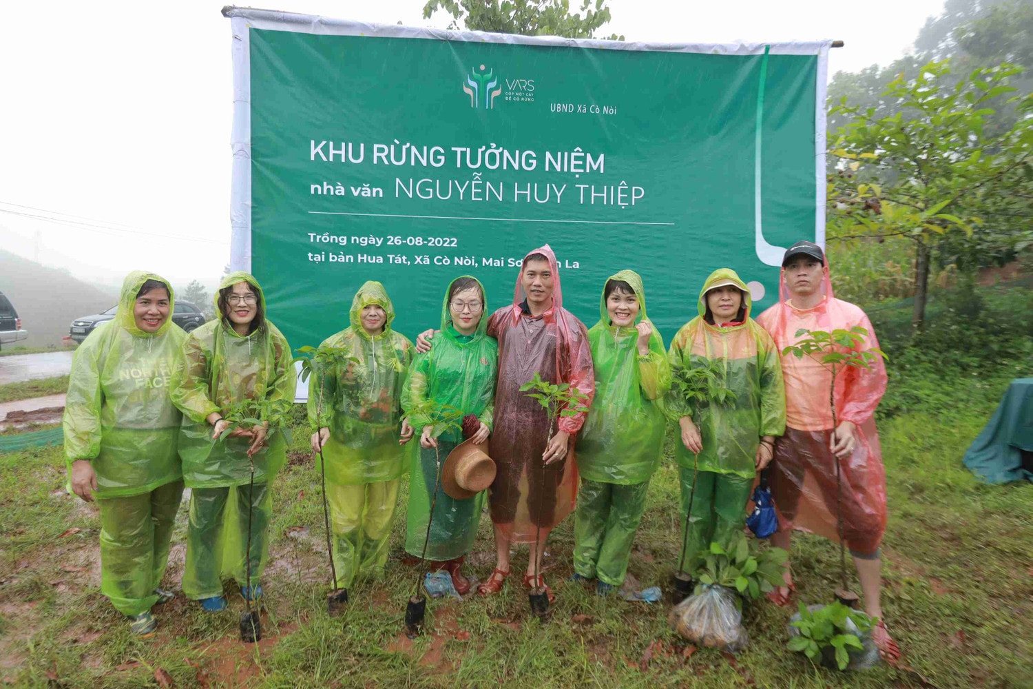 Giảng viên bộ môn Ngữ Văn, Khoa Khoa học xã hội, Trường ĐH Tây Bắc tham gia trồng rừng tưởng niệm nhà văn Nguyễn Huy Thiệp tại Hua Tát Trồng rừng tưởng niệm nhà văn Nguyễn Huy Thiệp tại Hua Tát -0