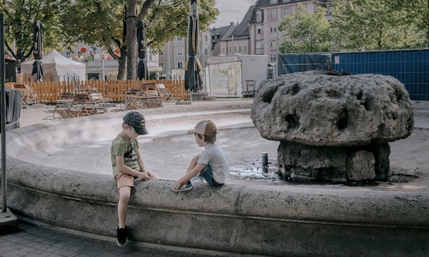  Một đài phun nước đã dừng hoạt động ở thành phố Augsburg để tiết kiệm năng lượng. Ảnh: New York Times