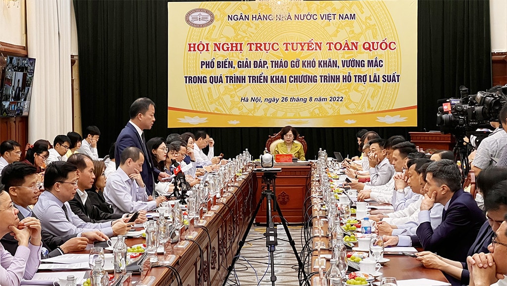 Cả ngân hàng và khách hàng đều e ngại -0