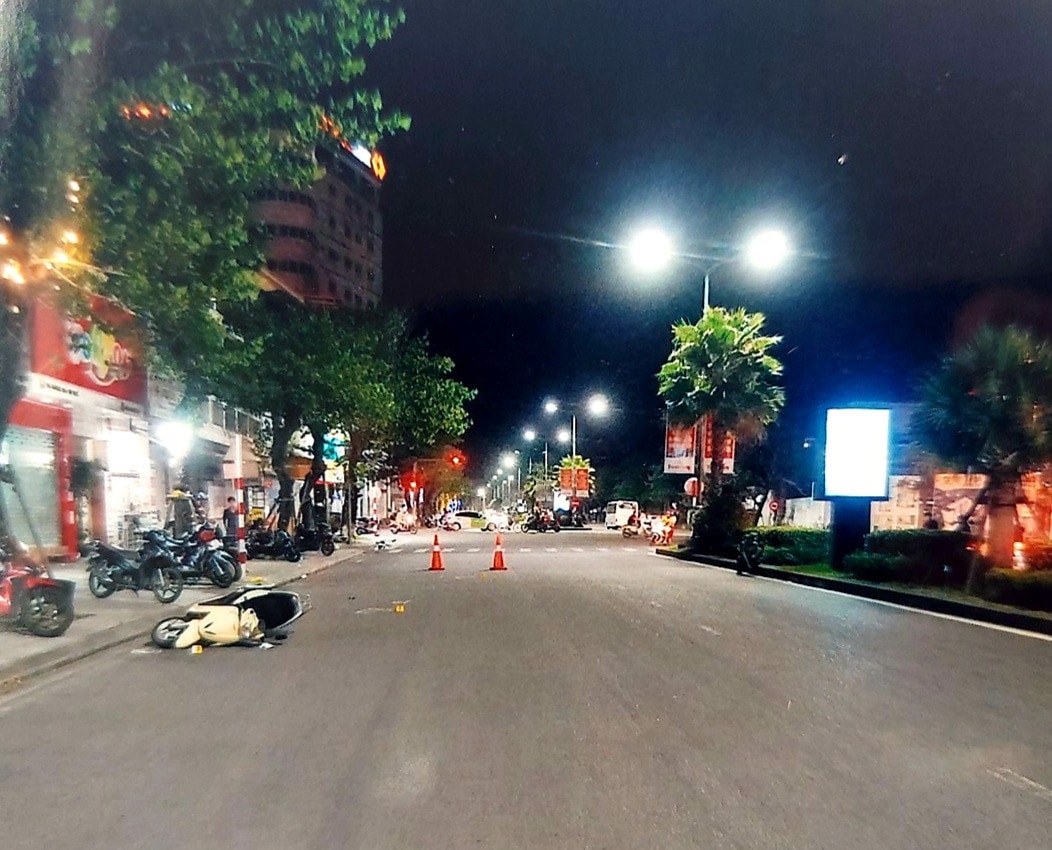 Cán bộ điều khiển xe biển số xanh gây tai nạn rồi bỏ chạy bị tước bằng lái 24 tháng -0