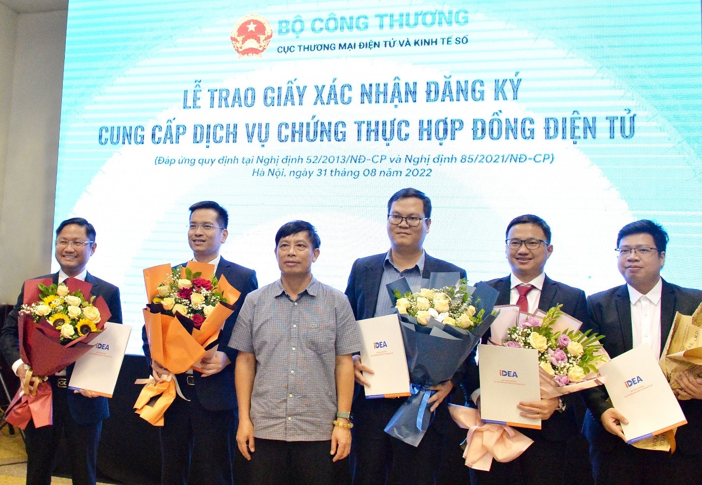 Viettel Telecom được trao giấy xác nhận đăng ký cung cấp dịch vụ Chứng thực Hợp đồng điện tử vContract -0