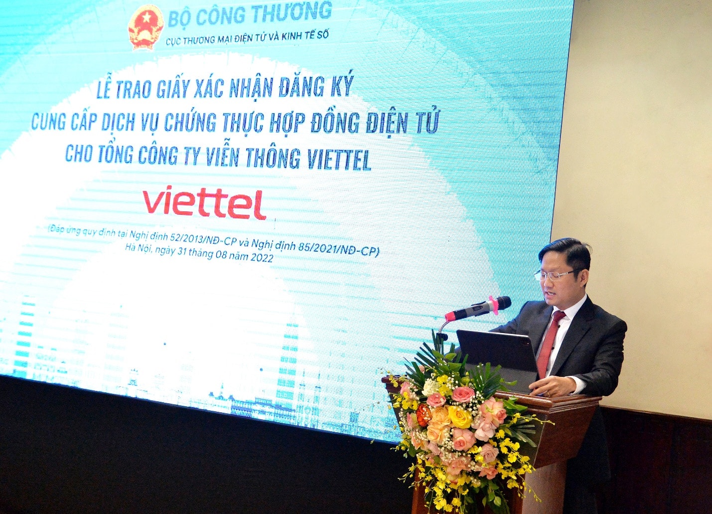 Viettel Telecom được trao giấy xác nhận đăng ký cung cấp dịch vụ Chứng thực Hợp đồng điện tử vContract -0