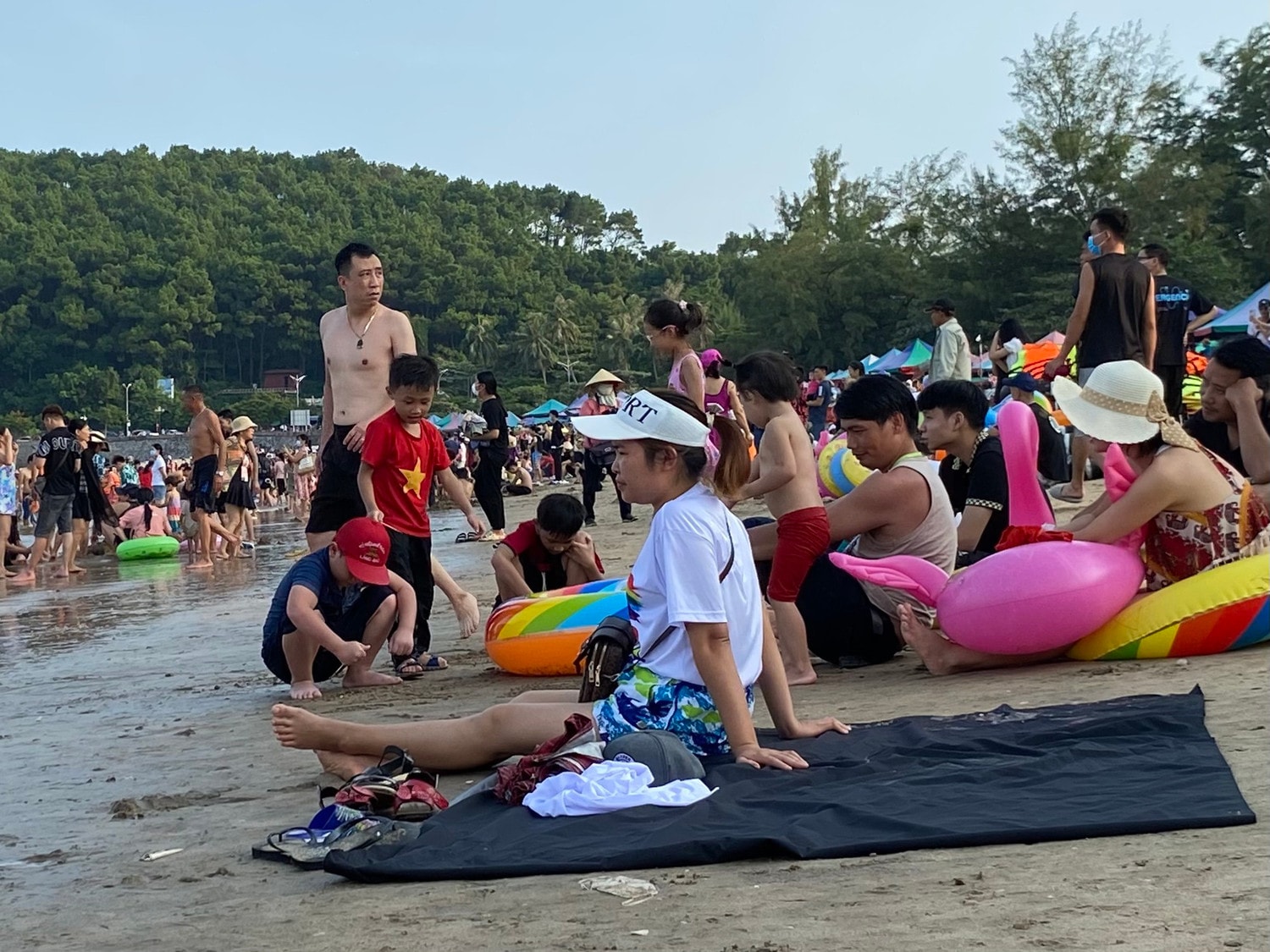 Cát Bà và Đồ Sơn đón hàng chục nghìn lượt khách trong 3 ngày nghỉ lễ -0