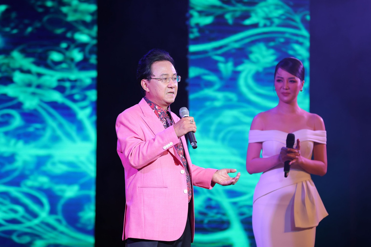 Nhà thơ Hồng Thanh Quang nói về cuộc đời, về thơ và nhạc Nhà thơ Hồng Thanh Quang nói về cuộc đời, về thơ và nhạc
