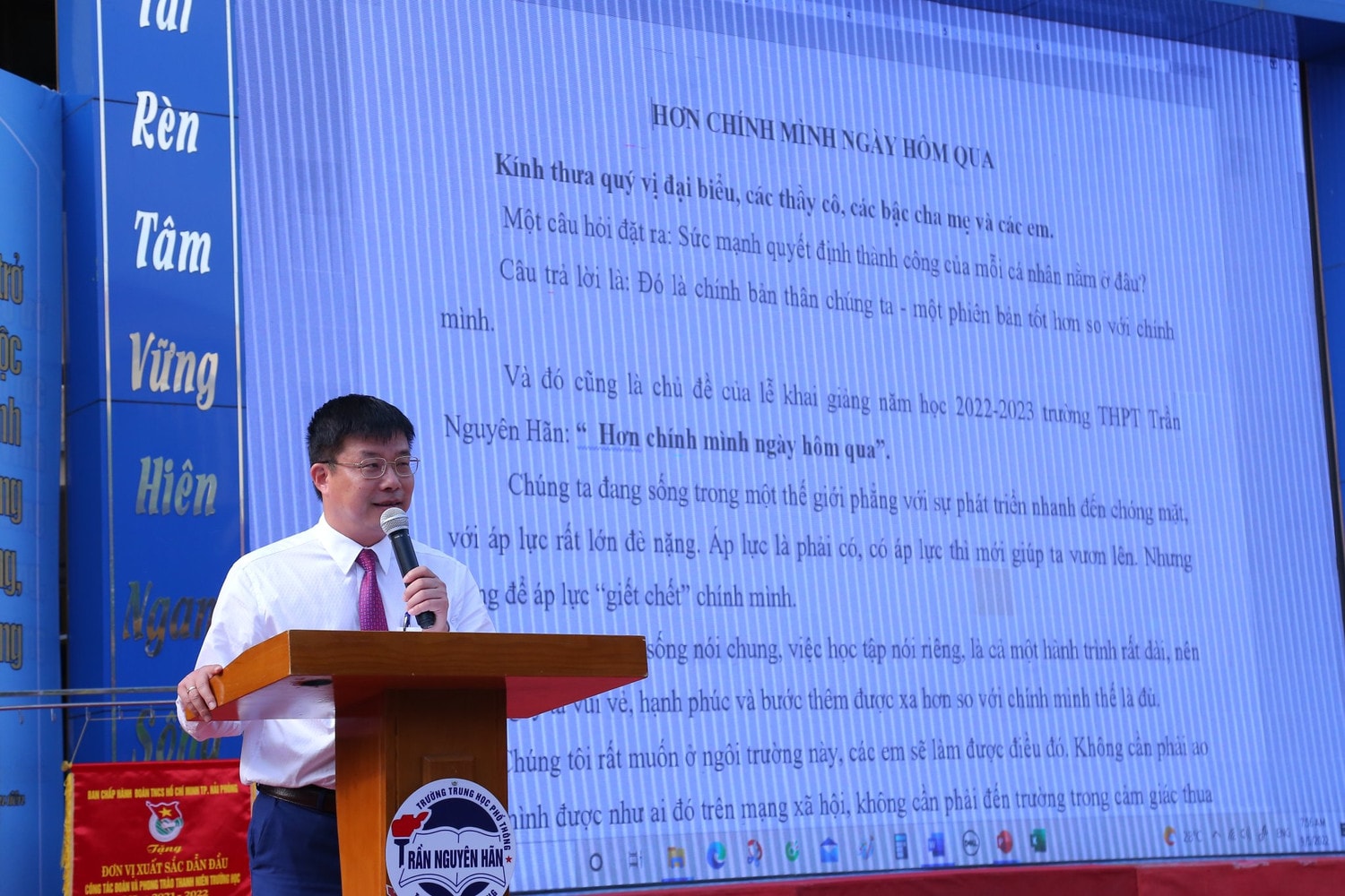 Các em hãy phấn đấu để “hơn chính mình ngày hôm qua” -0