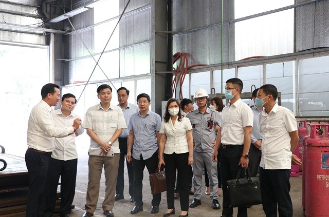 Đoàn giám sát HĐND tỉnh Bắc Giang giám sát việc chấp hành pháp luật trong thu hút đầu tư vào các cụm công nghiệp trên địa bàn huyện Hiệp Hòa giai đoạn 2018-2022 - ẢNH P. NHUNG