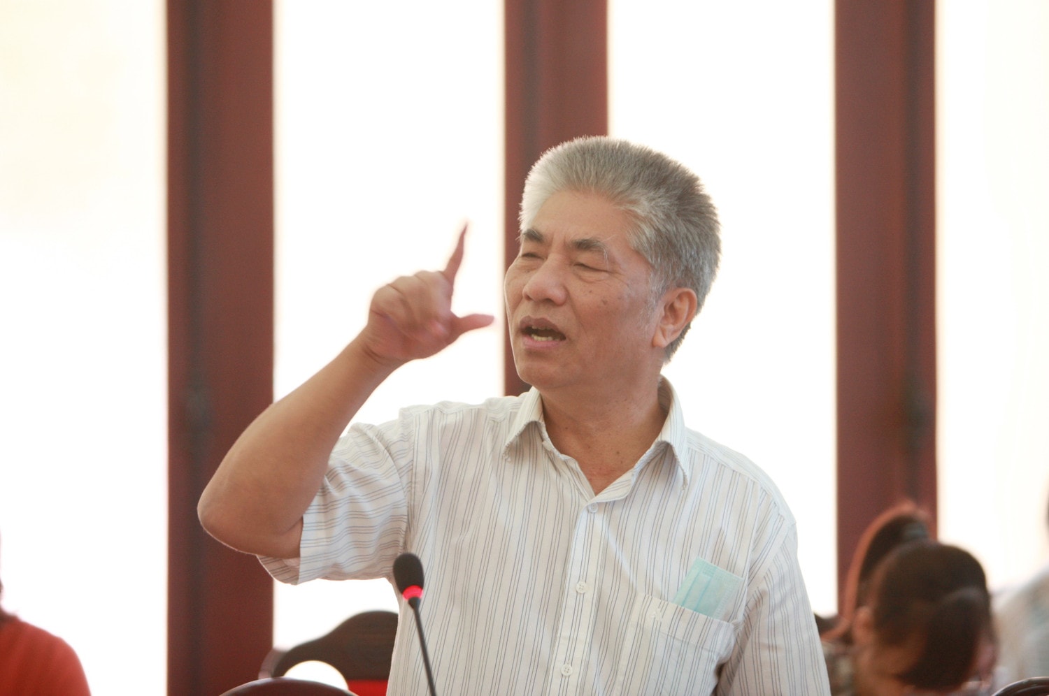Nguyên Viện trưởng CIEM PGS. TS Lê Xuân Bá phát biểu tại hội thảo Cơ cấu lại ngành kinh tế theo cụm tạo sự đột phá cho sự phát triển -1