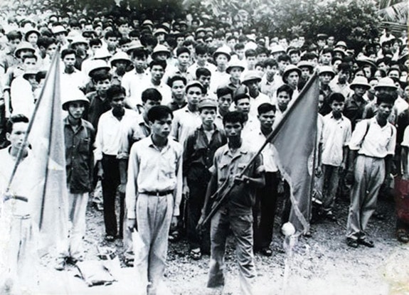 Sinh viên các trường đại học tại miền Bắc nhập ngũ ngày 6.9.1971- Ảnh: tư liệu