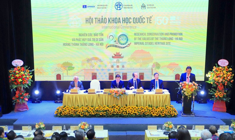 Nghiên cứu để bảo tồn bền vững Hoàng Thành Thăng Long - Ảnh: HNM