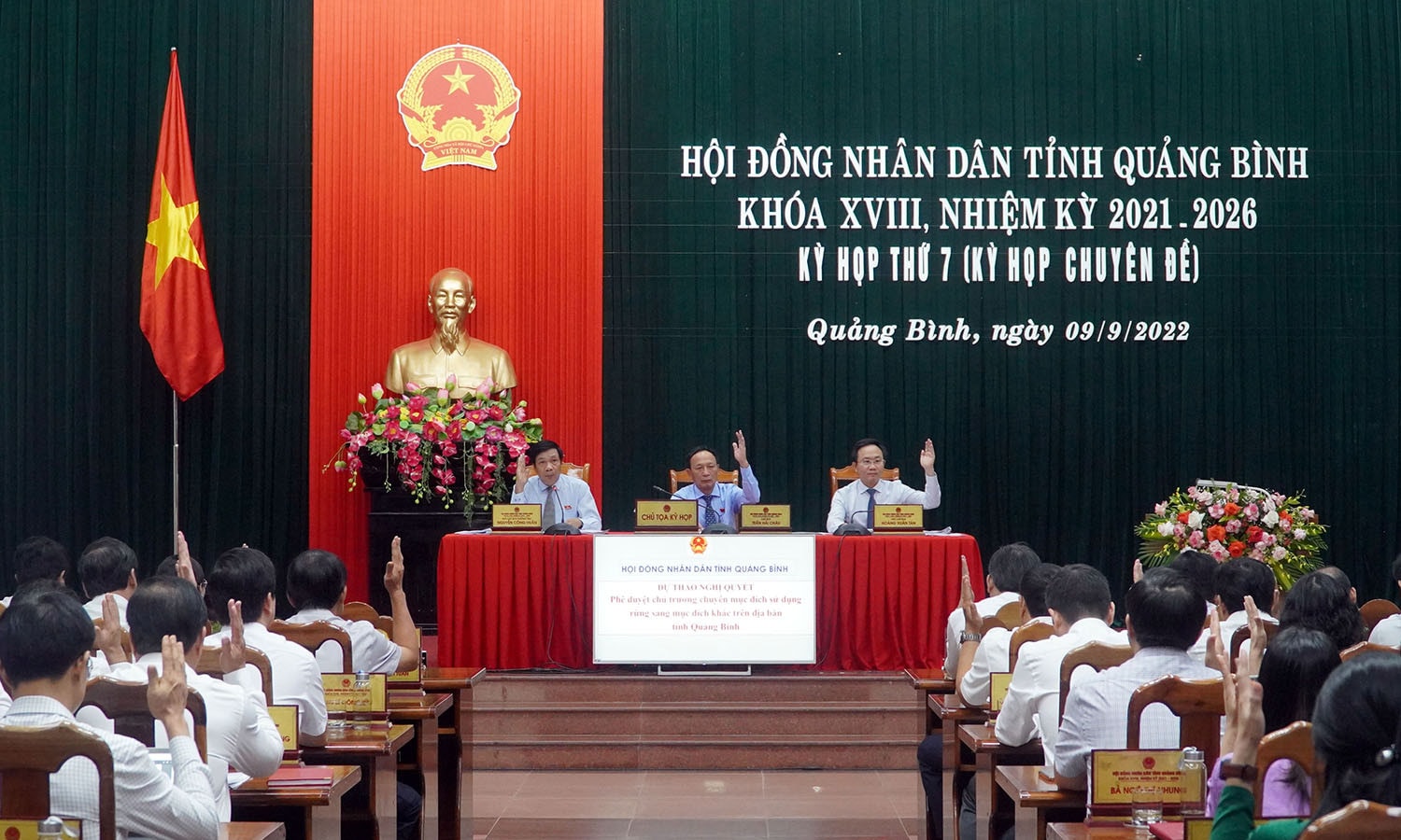 HĐND tỉnh Quảng Bình thông qua 12 nghị quyết tại kỳ họp chuyên đề -0