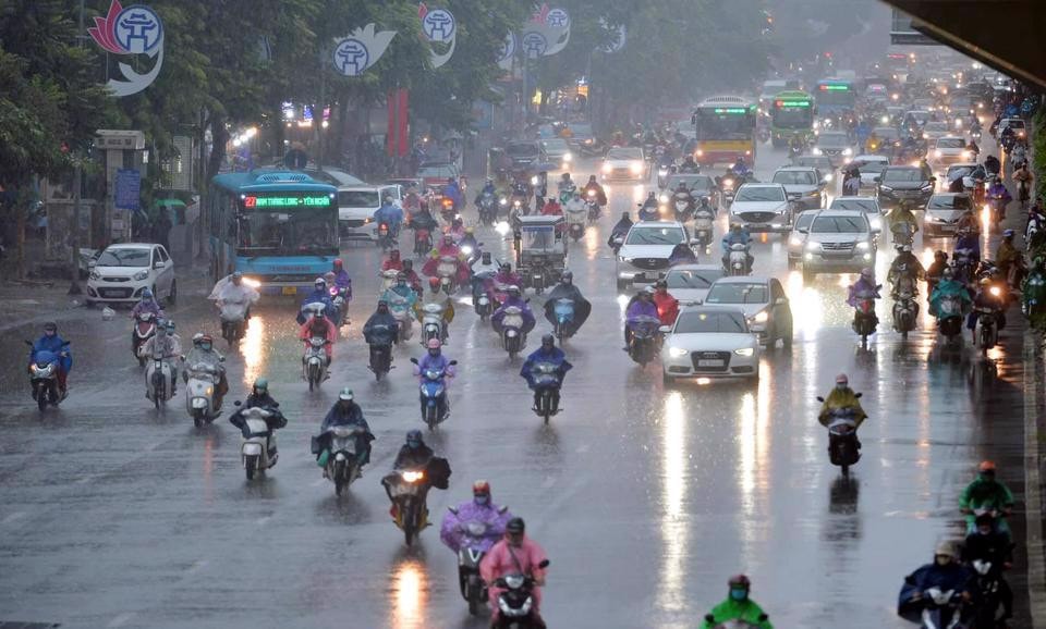 Mưa dông trên diện rộng ở Bắc Bộ kéo dài đến Tết Trung Thu -0