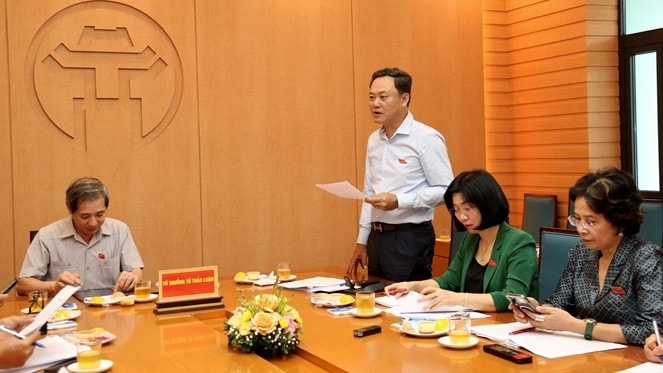 Trong buổi thảo luận tổ, các đại biểu đã làm rõ những vấn đề nội tại trong quá trình phân cấp
