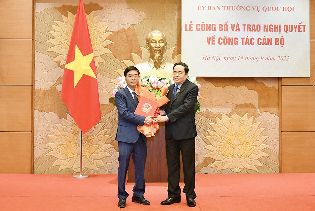 Phó Chủ tịch Thường trực Quốc hội Trần Thanh Mẫn chủ trì Lễ trao Nghị quyết của Ủy ban Thường vụ Quốc hội về công tác cán bộ -1