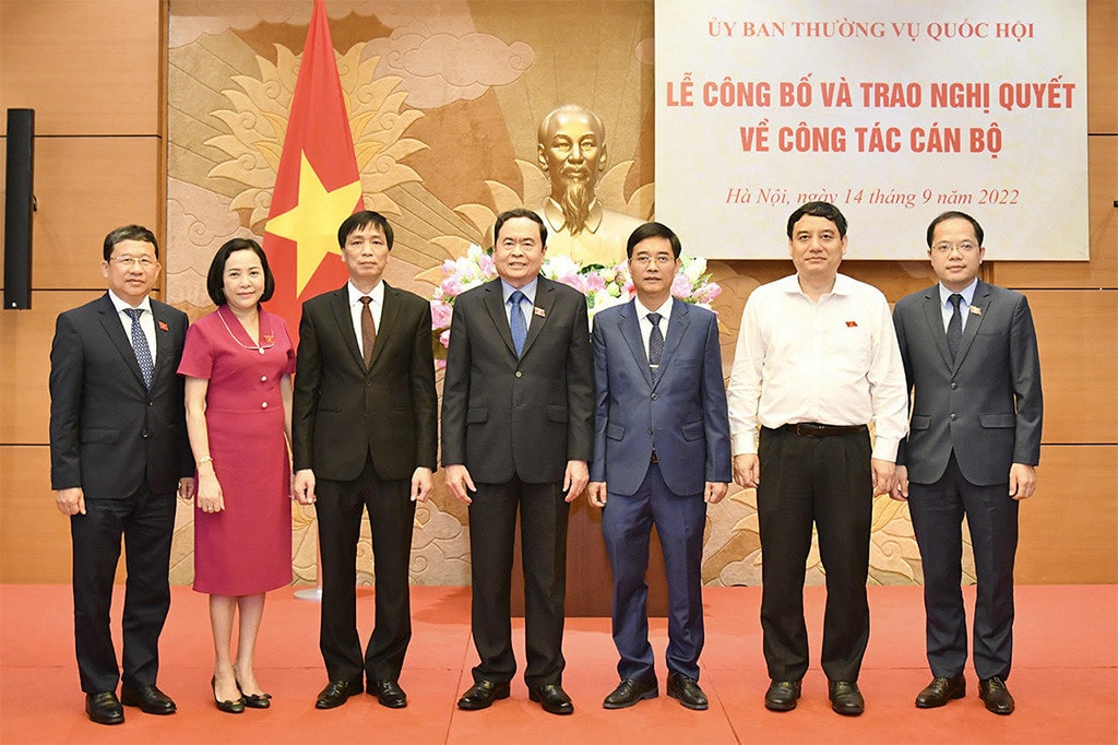Phó Chủ tịch Thường trực Quốc hội Trần Thanh Mẫn chủ trì Lễ trao Nghị quyết của Ủy ban Thường vụ Quốc hội về công tác cán bộ -3