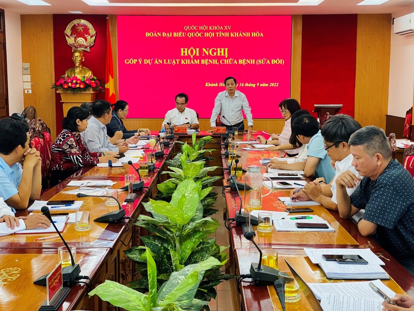 Đoàn ĐBQH tỉnh Khánh Hòa lấy ý kiến góp ý dự án Luật Khám bệnh, chữa bệnh (sửa đổi) -0